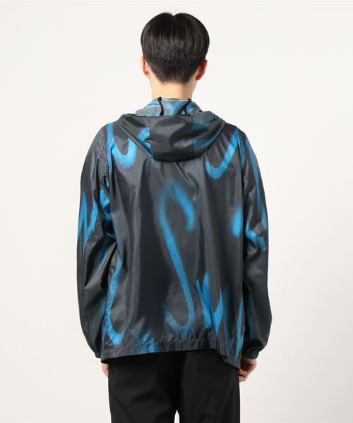 Paul Smith（ポールスミス）の「Spray Logo フーデッドブルゾン