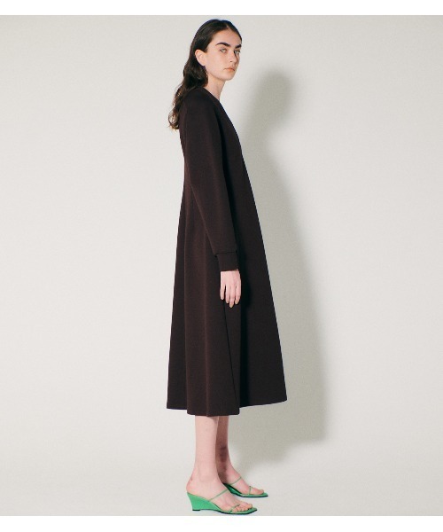 LE CIEL BLEU ルシェルブルー スカルプテッド 黒ワンピース Vネック LE CIEL BLEU（ルシェルブルー）の「V Neck Sweat Dress（ワンピース