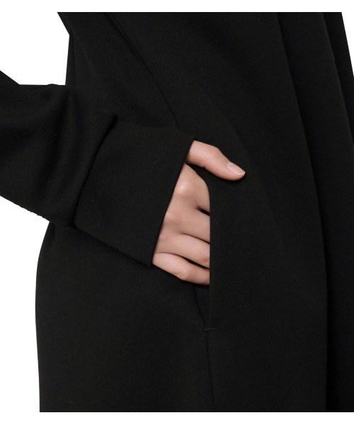 LE CIEL BLEU ルシェルブルー スカルプテッド 黒ワンピース Vネック LE CIEL BLEU（ルシェルブルー）の「V Neck Sweat Dress（ワンピース