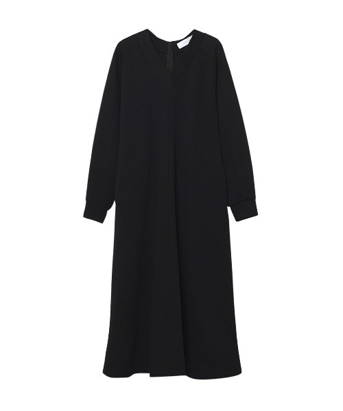 LE CIEL BLEU ルシェルブルー スカルプテッド 黒ワンピース Vネック LE CIEL BLEU（ルシェルブルー）の「V Neck Sweat Dress（ワンピース