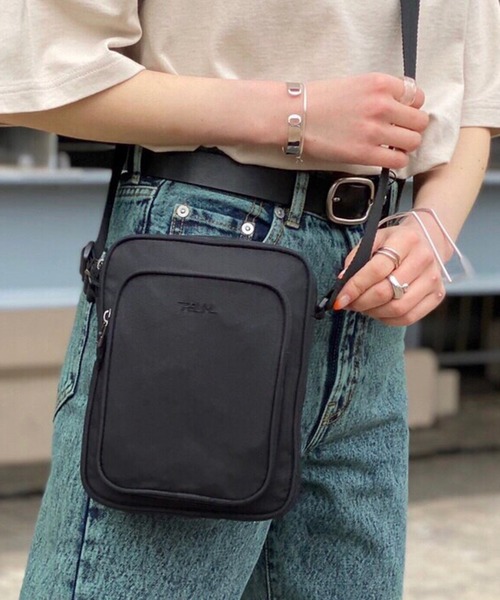 PBLIM（ページボーイリム）の「【PAGEBOYLIM】ナイロンショルダーバック（ショルダーバッグ・レディース・ブラック/パープル・FREE）」の2枚目の写真