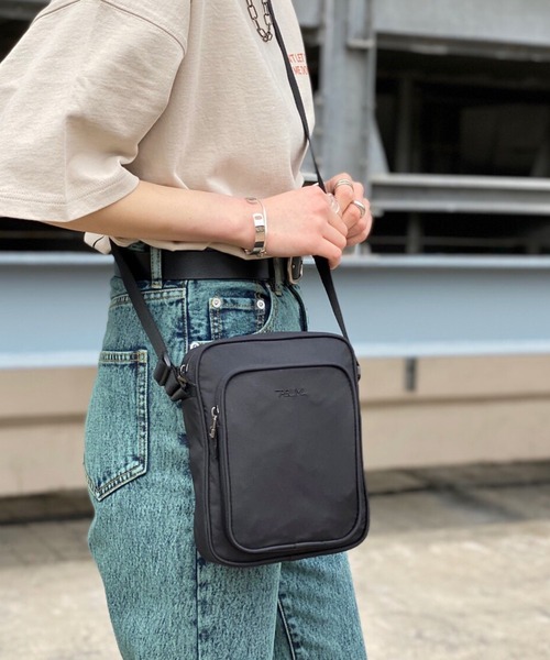 PBLIM（ページボーイリム）の「【PAGEBOYLIM】ナイロンショルダーバック（ショルダーバッグ・レディース・ブラック/パープル・FREE）」の3枚目の写真