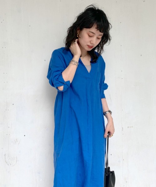 SHENERY（シーナリー）の「【WEB限定カラー：ブルー】スキッパーリネンロングドレス（ワンピース・レディース・ブラウン/オフホワイト/イエロー/ブルー・FREE）」の4枚目の写真