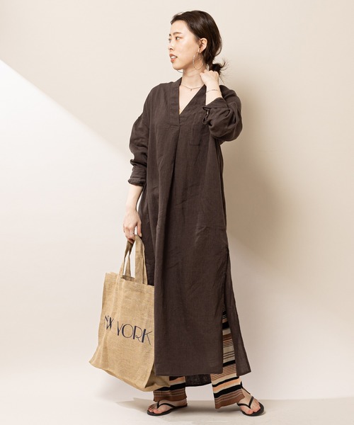 SHENERY（シーナリー）の「【WEB限定カラー：ブルー】スキッパーリネンロングドレス（ワンピース・レディース・ブラウン/オフホワイト/イエロー/ブルー・FREE）」の18枚目の写真