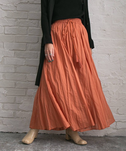 bohmal(ボマール)の「インド綿ギャザーマキシスカート(スカート・レディース・ブラック/レッド/イエロー/ブルー/グリーン/オレンジ・FREE)」の6枚目の写真