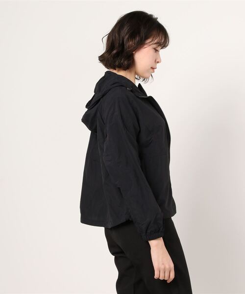 Guess（ゲス）の「Logo Nylon Jacket（ナイロンジャケット・レディース・グリーン/ブラック/ライトブルー・MEDIUM/SMALL/X-SMALL）」の10枚目の写真