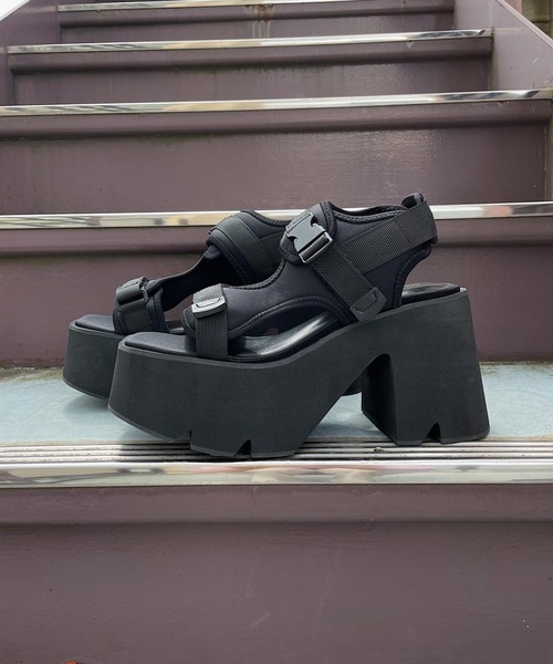 FIG&VIPER（フィグアンドバイパー）の「シャークソールナイロンベルトサンダル（サンダル・レディース・ブラック・LARGE/MEDIUM）」の10枚目の写真