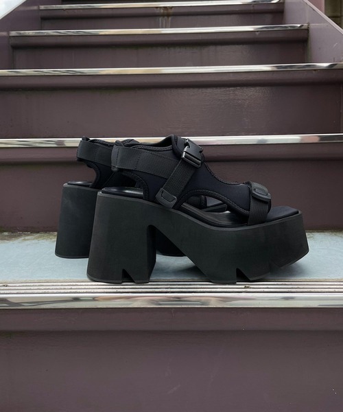 FIG&VIPER（フィグアンドバイパー）の「シャークソールナイロンベルトサンダル（サンダル・レディース・ブラック・LARGE/MEDIUM）」の8枚目の写真