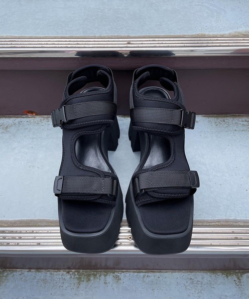 FIG&VIPER（フィグアンドバイパー）の「シャークソールナイロンベルトサンダル（サンダル・レディース・ブラック・LARGE/MEDIUM）」の5枚目の写真