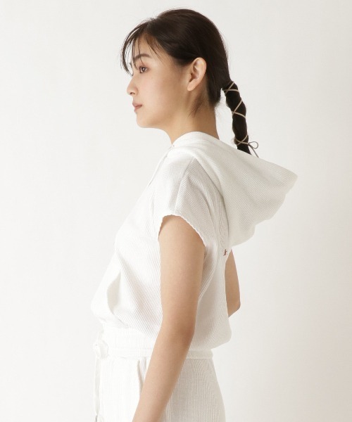 REDYAZEL（レディアゼル）の「【WEB＆ルミネエスト限定】ワッフルバックロゴ刺繍ノースリフーディー（その他トップス・レディース・オフホワイト/グレー・FREE）」の17枚目の写真