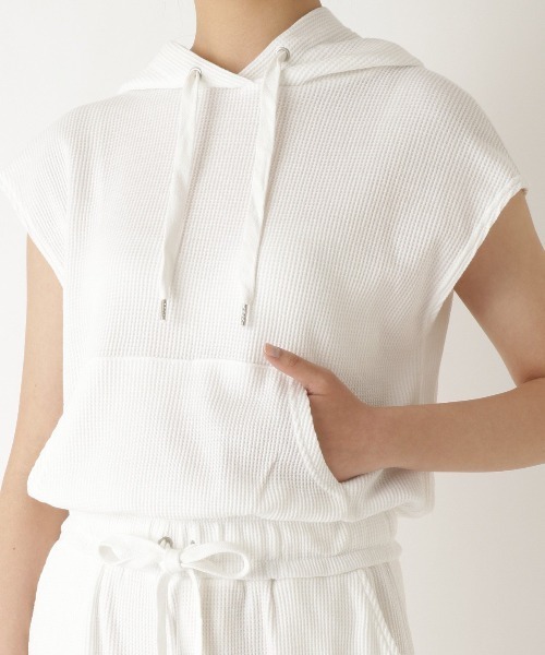 REDYAZEL（レディアゼル）の「【WEB＆ルミネエスト限定】ワッフルバックロゴ刺繍ノースリフーディー（その他トップス・レディース・オフホワイト/グレー・FREE）」の9枚目の写真