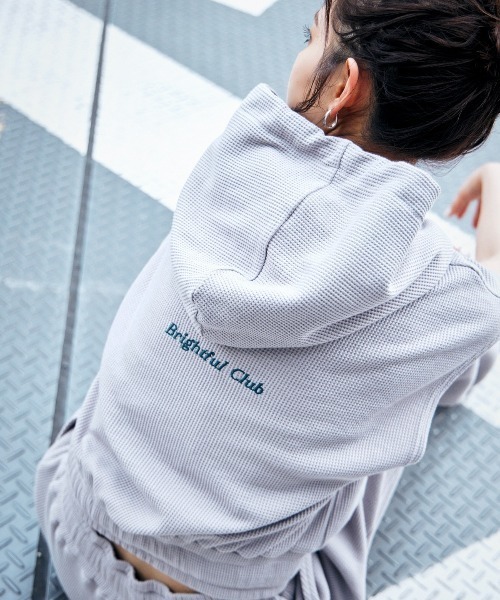 REDYAZEL（レディアゼル）の「【WEB＆ルミネエスト限定】ワッフルバックロゴ刺繍ノースリフーディー（その他トップス・レディース・オフホワイト/グレー・FREE）」の7枚目の写真