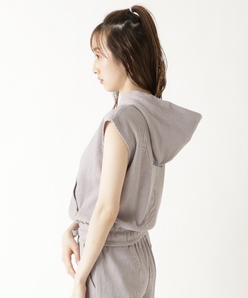 REDYAZEL（レディアゼル）の「【WEB＆ルミネエスト限定】ワッフルバックロゴ刺繍ノースリフーディー（その他トップス・レディース・オフホワイト/グレー・FREE）」の12枚目の写真