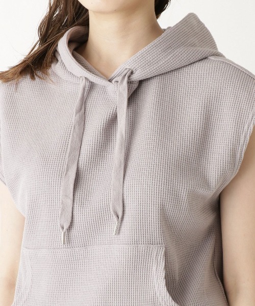 REDYAZEL（レディアゼル）の「【WEB＆ルミネエスト限定】ワッフルバックロゴ刺繍ノースリフーディー（その他トップス・レディース・オフホワイト/グレー・FREE）」の10枚目の写真