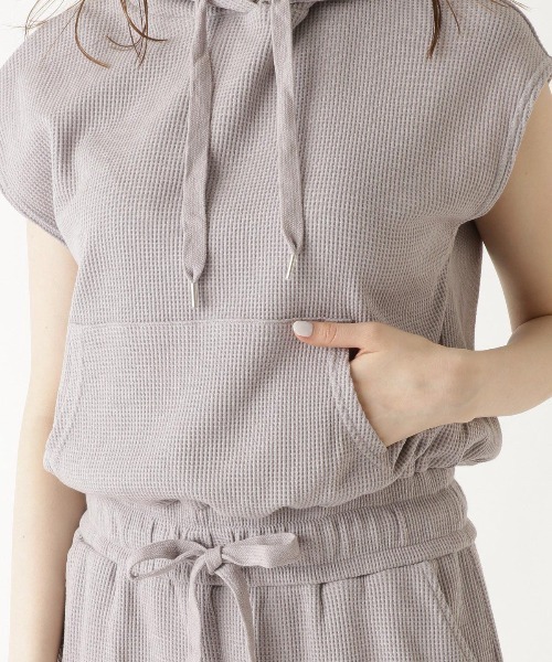 REDYAZEL（レディアゼル）の「【WEB＆ルミネエスト限定】ワッフルバックロゴ刺繍ノースリフーディー（その他トップス・レディース・オフホワイト/グレー・FREE）」の16枚目の写真