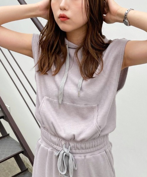 REDYAZEL（レディアゼル）の「【WEB＆ルミネエスト限定】ワッフルバックロゴ刺繍ノースリフーディー（その他トップス・レディース・オフホワイト/グレー・FREE）」の21枚目の写真