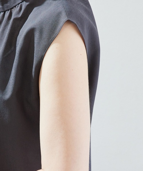 ROPE' PICNIC（ロペピクニック）の「【セットアップ対応】【2WAY】麻調プチハイブラウス（シャツ/ブラウス・レディース・チャコールグレー/キナリ/ダークブラウン/ライトグリーン・38）」の10枚目の写真