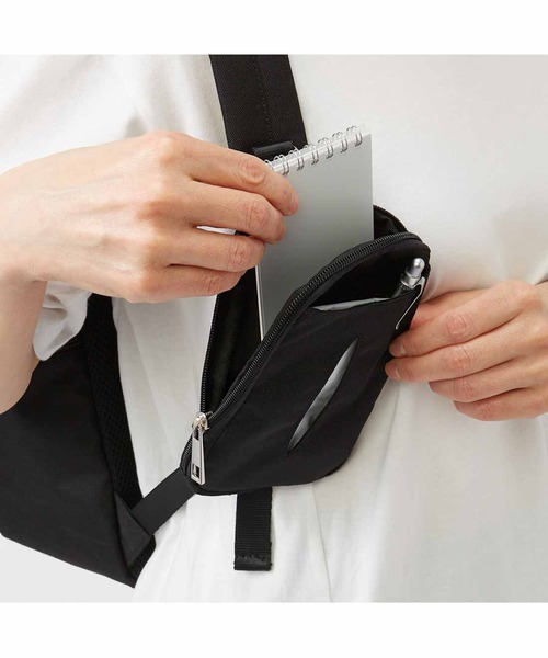 IEDIT（イディット）の「ＩＥＤＩＴ　こだわりのミニポーチ付き　大人きれいめタウンリュック〈ブラック〉（バックパック/リュック・レディース・ブラック・ONE SIZE）」の15枚目の写真