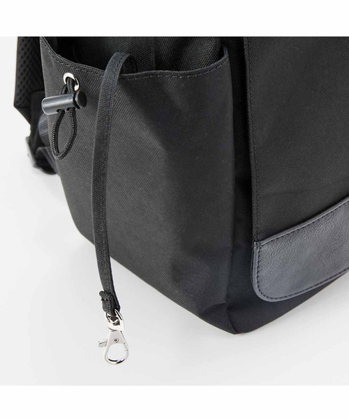 IEDIT（イディット）の「ＩＥＤＩＴ　こだわりのミニポーチ付き　大人きれいめタウンリュック〈ブラック〉（バックパック/リュック・レディース・ブラック・ONE SIZE）」の2枚目の写真