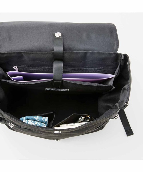 IEDIT（イディット）の「ＩＥＤＩＴ　こだわりのミニポーチ付き　大人きれいめタウンリュック〈ブラック〉（バックパック/リュック・レディース・ブラック・ONE SIZE）」の12枚目の写真