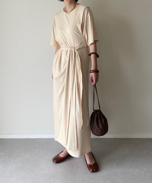 y/m by misato（イムバイミサト）の「ラップカットワンピース（ワンピース・レディース・ブラック/ベージュ/オフホワイト/アイボリー・FREE）」の2枚目の写真