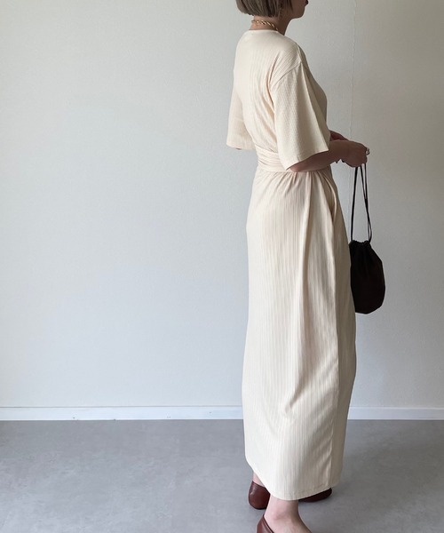 y/m by misato（イムバイミサト）の「ラップカットワンピース（ワンピース・レディース・ブラック/ベージュ/オフホワイト/アイボリー・FREE）」の12枚目の写真