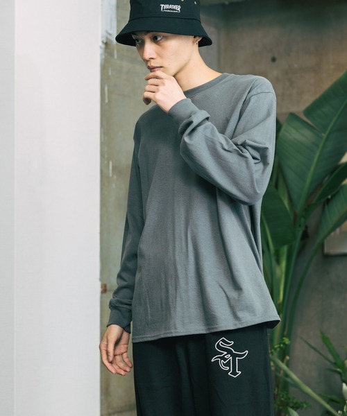 GILDAN(ギルダン)の「Gildan / ギルダン ドロップショルダークルーネックカットソー ビッグシルエット 無地 長袖Tシャツ(Tシャツ/カットソー・メンズ・ホワイト/ライトブルー/ブラック/ダークブラウン/ネイビー/グレー/オリーブ/イエロー/チャコール/オレンジ/アッシュグレー・S/L/2XL/XL/3XL/M)」の5枚目の写真