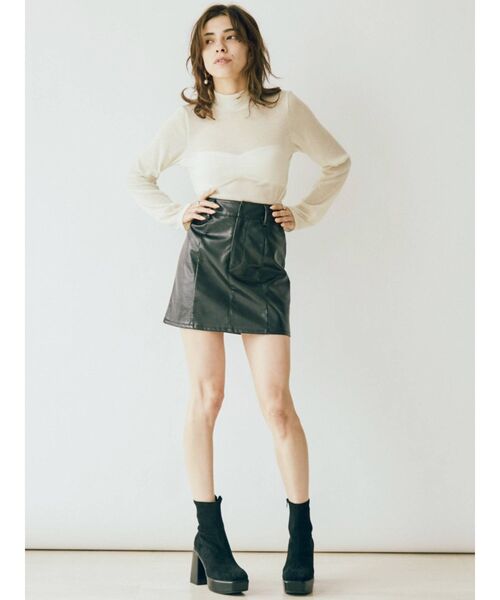 EVRIS（エヴリス）の「フェイクレザーミニスカート【セットアップ着用可能】（スカート・レディース・ブラウン/アイボリー/ブラック・SMALL/MEDIUM）」の4枚目の写真