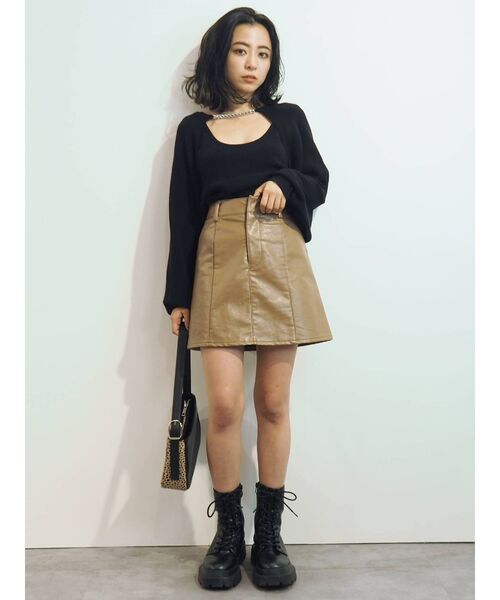 EVRIS（エヴリス）の「フェイクレザーミニスカート【セットアップ着用可能】（スカート・レディース・ブラウン/アイボリー/ブラック・SMALL/MEDIUM）」の16枚目の写真