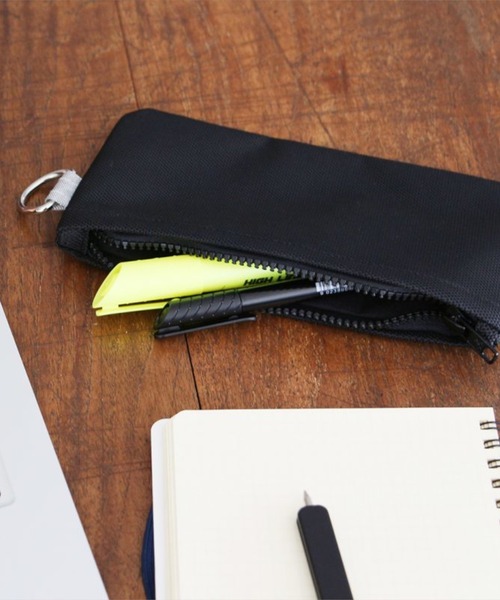 HIGHTIDE(ハイタイド)の「SOLID POUCH FLAT SMALL ソリッドポーチ フラット スモール ペンケース 筆箱 ...