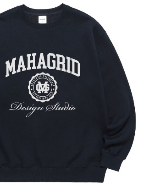 MAHAGRID（マハグリッド）の「『mahagrid/マハグリッド』AUTHENTIC SWEATSHIRT/カレッジロゴ ロングスリーブスウェットシャツ（スウェット・メンズ・ブラック/ネイビー/グレー/アイボリー/ライトグレー/カーキ・M/L）」の6枚目の写真