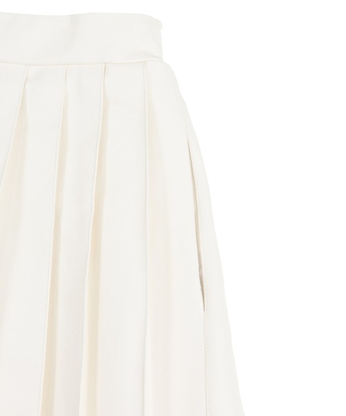 PUNYUS（プニュズ）の「フェイクレザープリーツロングスカート（スカート・レディース・オフホワイト/ブラック/ダークオレンジ・3/1/4/2）」の10枚目の写真