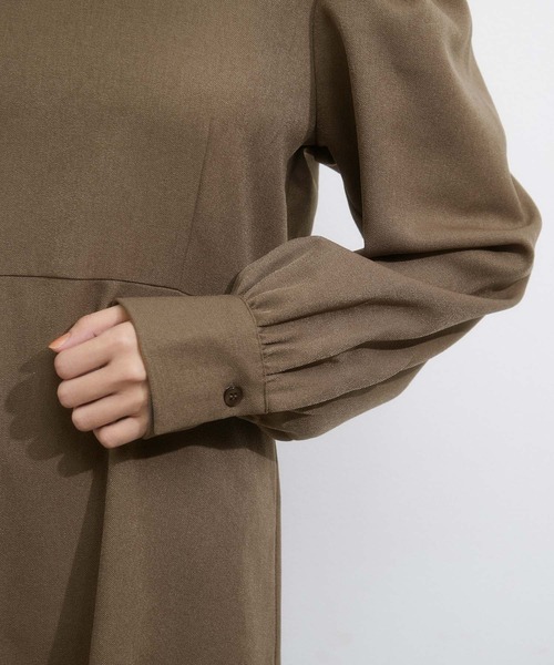 vis-`a-vis(ビサビ)の「【WEB限定】ピンタックベスト付きフレアーワンピース&タートルネック《3SETアイテム》(ワンピース・レディース・ブラック/ブラウン系その他3/グリーン系その他・M/S)」の16枚目の写真