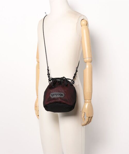 F-LAGSTUF-F（フラグスタフ）の「F-LAGSTUF-F×OUTDOOR/フラグスタフ×アウトドア/別注巾着バッグ（ショルダーバッグ・メンズ・レッド・FREE）」の5枚目の写真