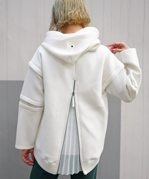 AULA AILA(アウラアイラ)の「AULA AILA(アウラ アイラ)別注2WAYバックプリーツパーカー(パーカー・レディース・ホワイト/ベージュ/ブラック・FREE)」の6枚目の写真