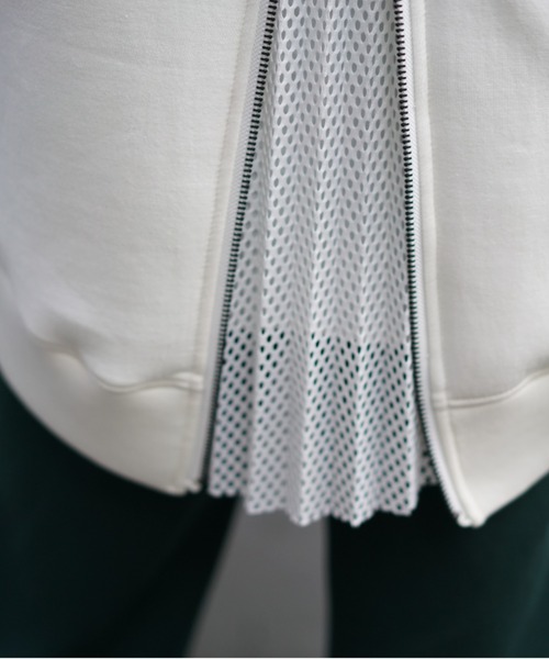 AULA AILA(アウラアイラ)の「AULA AILA(アウラ アイラ)別注2WAYバックプリーツパーカー(パーカー・レディース・ホワイト/ベージュ/ブラック・FREE)」の13枚目の写真