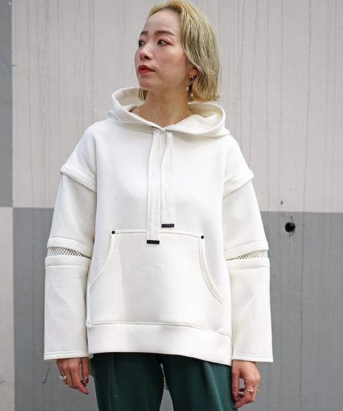 AULA AILA(アウラアイラ)の「AULA AILA(アウラ アイラ)別注2WAYバックプリーツパーカー(パーカー・レディース・ホワイト/ベージュ/ブラック・FREE)」の4枚目の写真