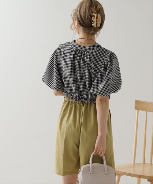 RAY CASSIN（レイカズン）の「ギンガムショート丈ボリュームブラウス（シャツ/ブラウス・レディース・ベージュ/グレー/ブラック・FREE）」の6枚目の写真