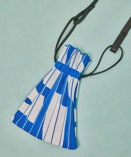 UNITED TOKYO（ユナイテッドトウキョウ）の「グラフィックニットサコッシュ（トートバッグ・レディース・ブルー/ピンク/ブラック・FREE）」の2枚目の写真