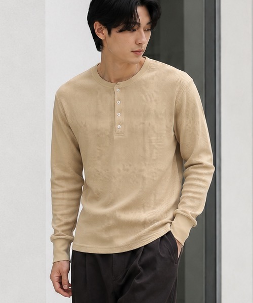 B.I.D.(ビーアイディー)の「《Bl》ヘンリーネックサーマルTシャツ 長袖(Tシャツ/カットソー・レディース・ホワイト/ブラック/ベージュ/グレー/カーキ/ライトピンク/ネイビー・LARGE/X-LARGE/MEDIUM)」の1枚目の写真