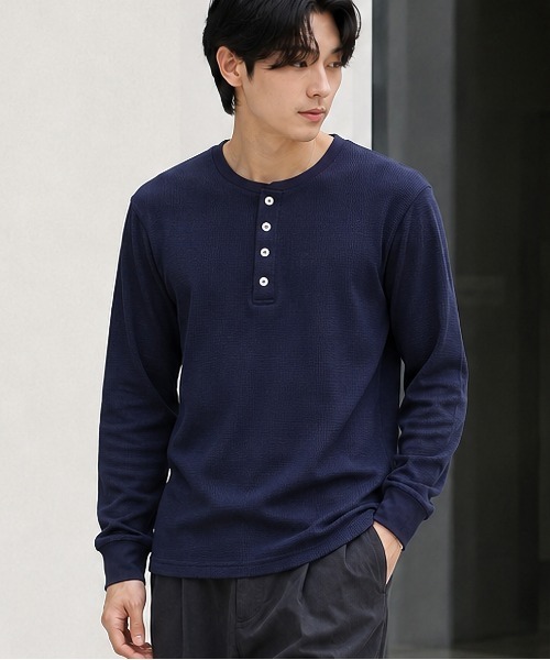 B.I.D.(ビーアイディー)の「《Bl》ヘンリーネックサーマルTシャツ 長袖(Tシャツ/カットソー・レディース・ホワイト/ブラック/ベージュ/グレー/カーキ/ライトピンク/ネイビー・LARGE/X-LARGE/MEDIUM)」の6枚目の写真