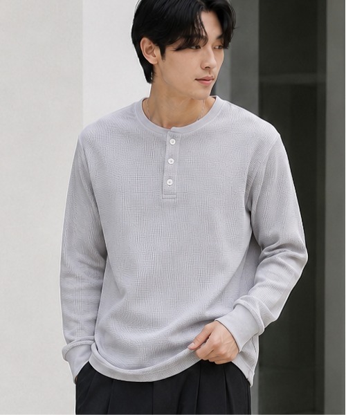 B.I.D.(ビーアイディー)の「《Bl》ヘンリーネックサーマルTシャツ 長袖(Tシャツ/カットソー・レディース・ホワイト/ブラック/ベージュ/グレー/カーキ/ライトピンク/ネイビー・LARGE/X-LARGE/MEDIUM)」の4枚目の写真