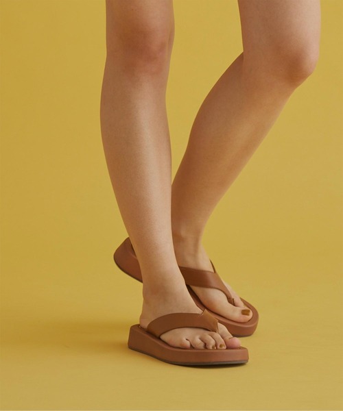 SEA DRESS（シードレス）の「ﾌｪｲｸﾚｻﾞｰｽｸｴｱﾄﾝｸﾞｻﾝﾀﾞﾙ（サンダル・レディース・ブラウン/ホワイト系その他/ブラック・L/M/S）」の13枚目の写真