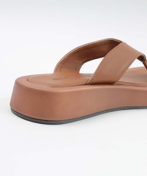 SEA DRESS（シードレス）の「ﾌｪｲｸﾚｻﾞｰｽｸｴｱﾄﾝｸﾞｻﾝﾀﾞﾙ（サンダル・レディース・ブラウン/ホワイト系その他/ブラック・L/M/S）」の19枚目の写真