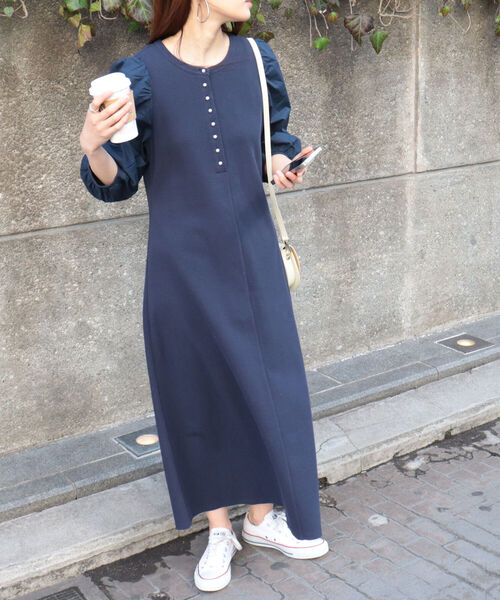 fredy emue（フレディエミュ）の「パールボタン袖ボリュームワンピース（ワンピース・レディース・ネイビー/イエロー・38/36）」の4枚目の写真