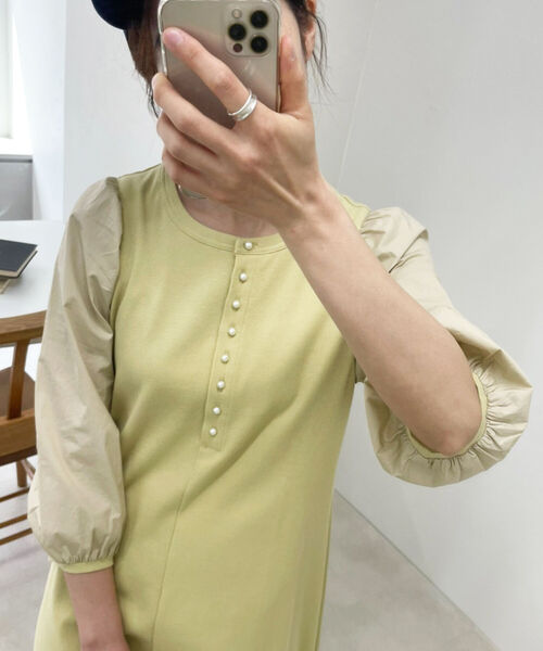 fredy emue（フレディエミュ）の「パールボタン袖ボリュームワンピース（ワンピース・レディース・ネイビー/イエロー・38/36）」の17枚目の写真
