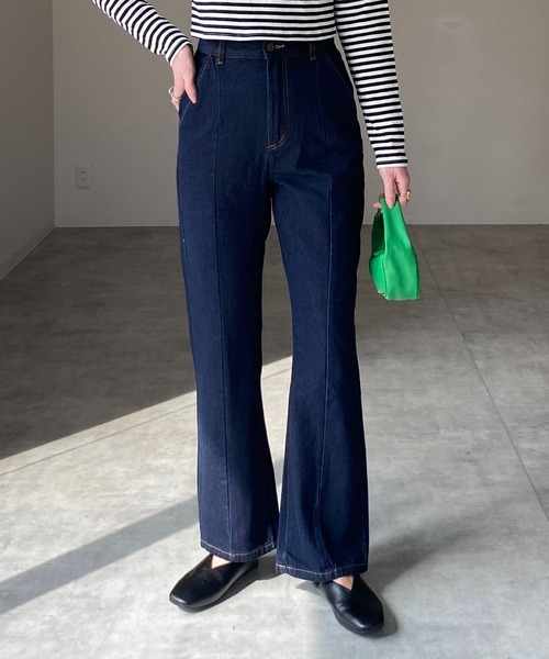 She's Closet（シーズクローゼット）の「ハイウエストセンターラインフレアデニムパンツ（デニムパンツ・レディース・オフホワイト/インディゴブルー/ブルー・M/L）」の3枚目の写真