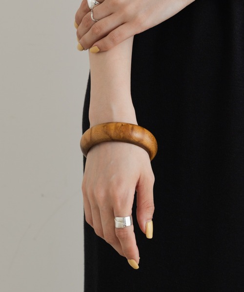 Kastane（カスタネ）の「WoodBangle（バングル/リストバンド・レディース・ブラウン・FREE）」の2枚目の写真