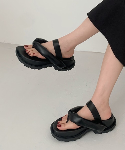 MANGROVE（マングローブ）の「トラックソールボリュームサンダル（サンダル・レディース・ブラック/アイボリー・SMALL/MEDIUM/LARGE）」の16枚目の写真