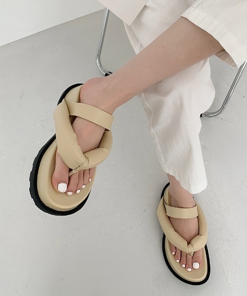 MANGROVE（マングローブ）の「トラックソールボリュームサンダル（サンダル・レディース・ブラック/アイボリー・SMALL/MEDIUM/LARGE）」の5枚目の写真